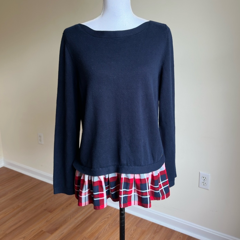 Tommy Hillfiger || Womans Navy Sweater with Red Plaid Hem size Large